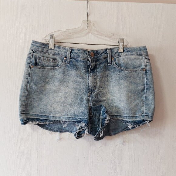 Jessica Simpson Shorts, size 31, light wash denim - Picture 1 of 4
